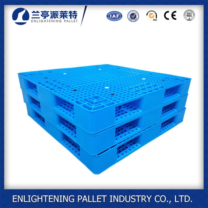 گودام اسٹیکنگ بیگ کے لیے پلاسٹک پیلیٹ استعمال کریں۔